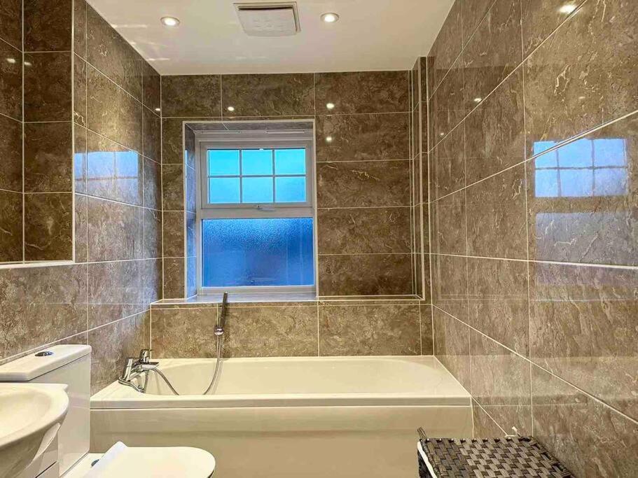 Serene Home Ideally Connected To Central London Bromley Eksteriør billede